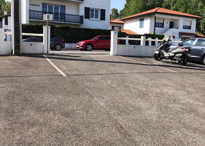 Face à La Terrasse-parking-wifi-draps Et Serviettes * Hendaye